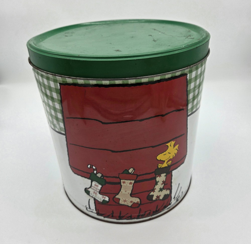 Large Retro Peanuts Snoopy Metal Tin