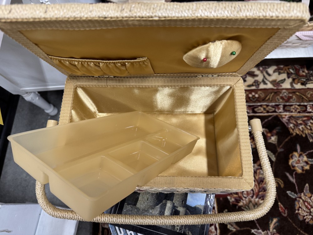 VINTAGE SEWING KIT/CANDY TIN
