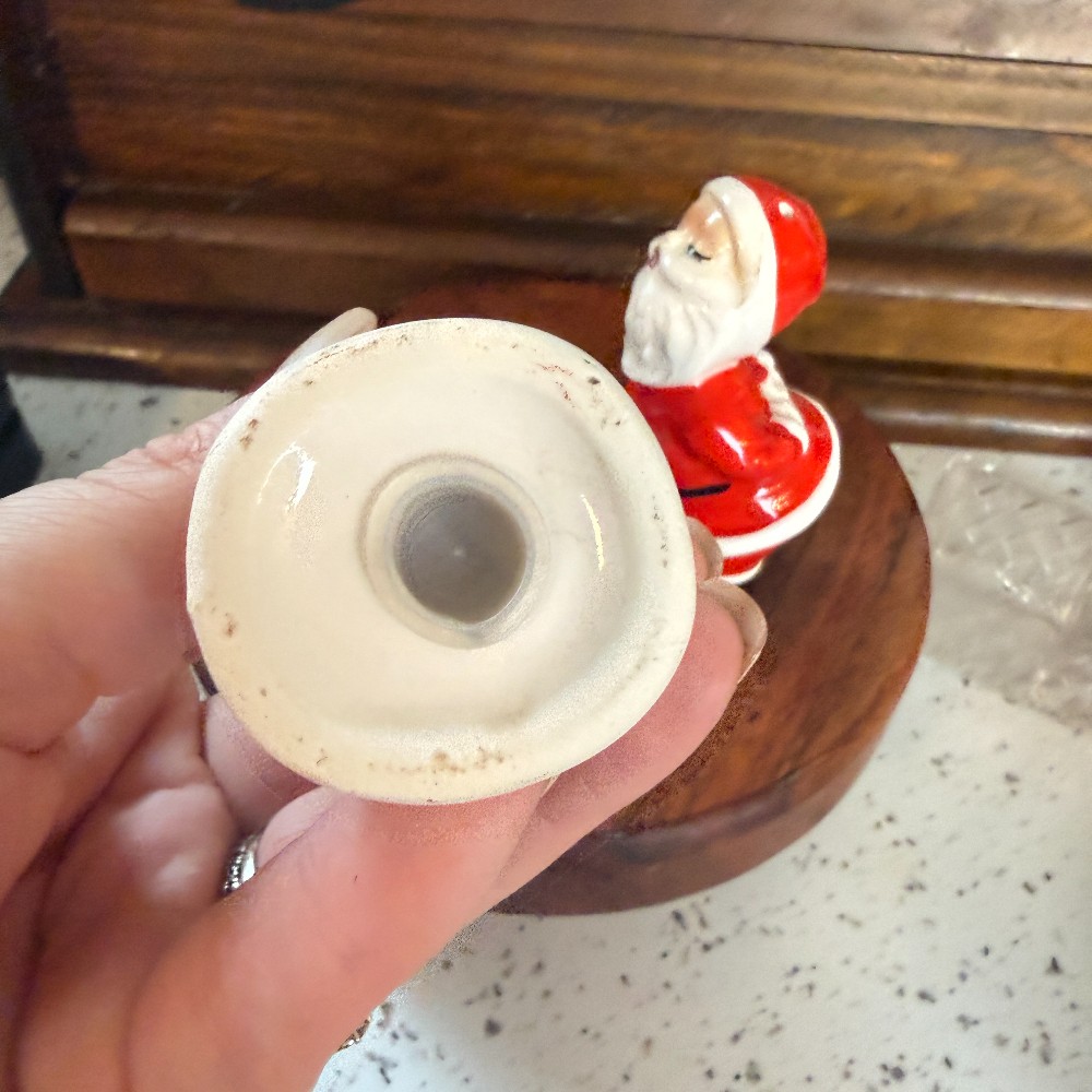 Kissing Santa and Mrs. Claus Salt and Pepper Shakers - DANA