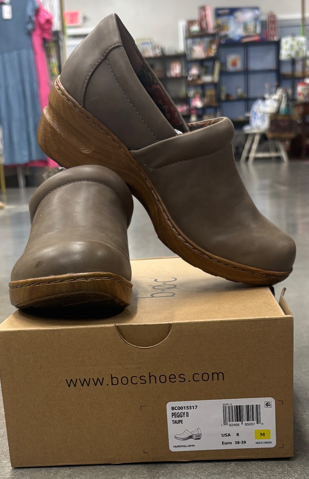 b.o.c. Peggy II taupe faux wood sole clogs size 8M