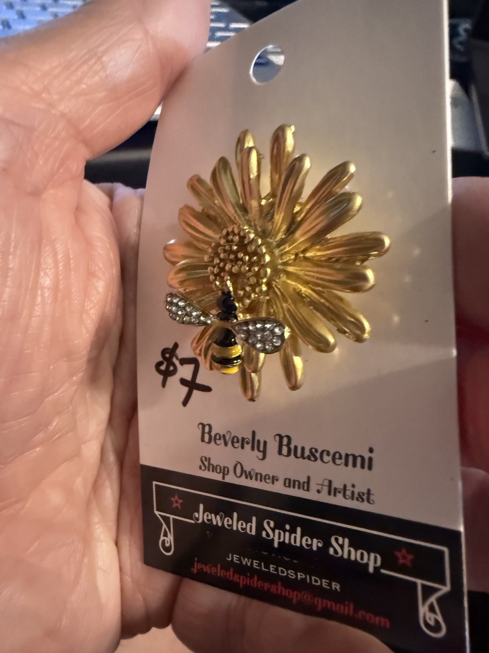 Brooch Pin - Flower w Landed Bee