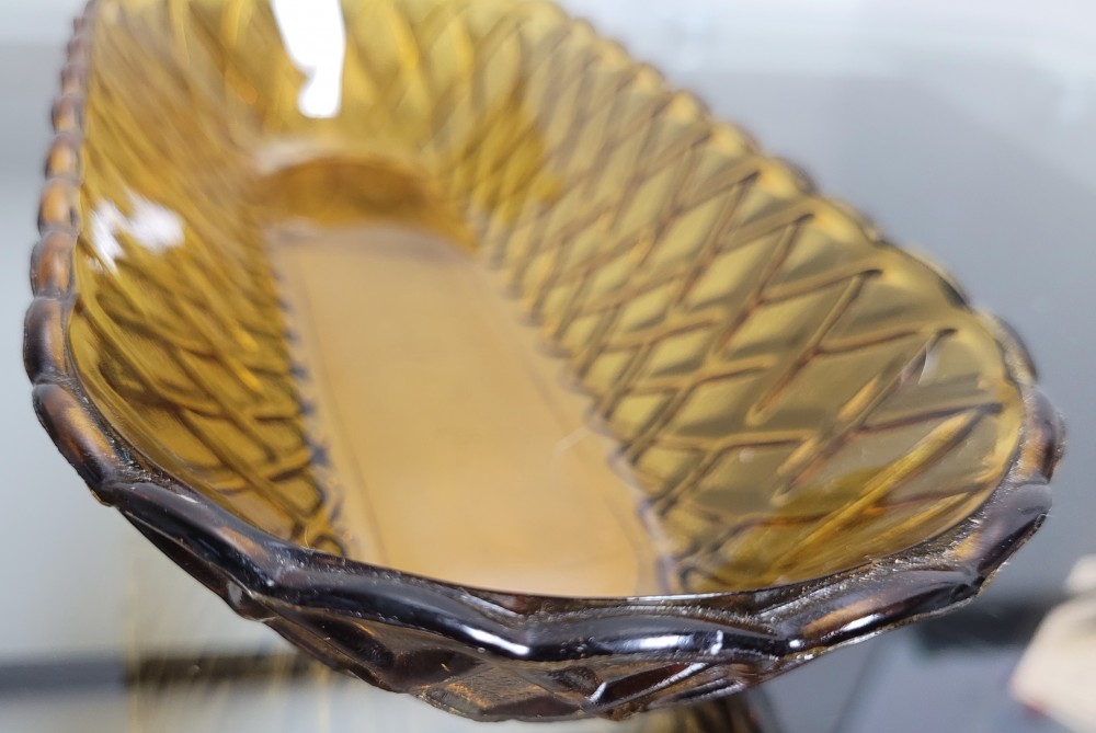 VTG Indiana Glass celery dish in Pretzel