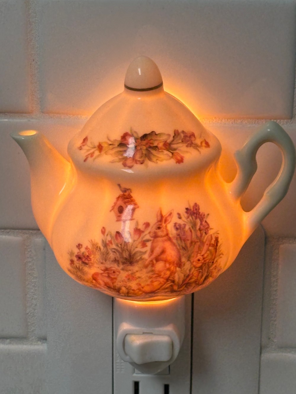 Vintage Ceramic Teapot Bunny Rabbit Plug-In Night Light with Box Cracker Barrel Cottage Decor