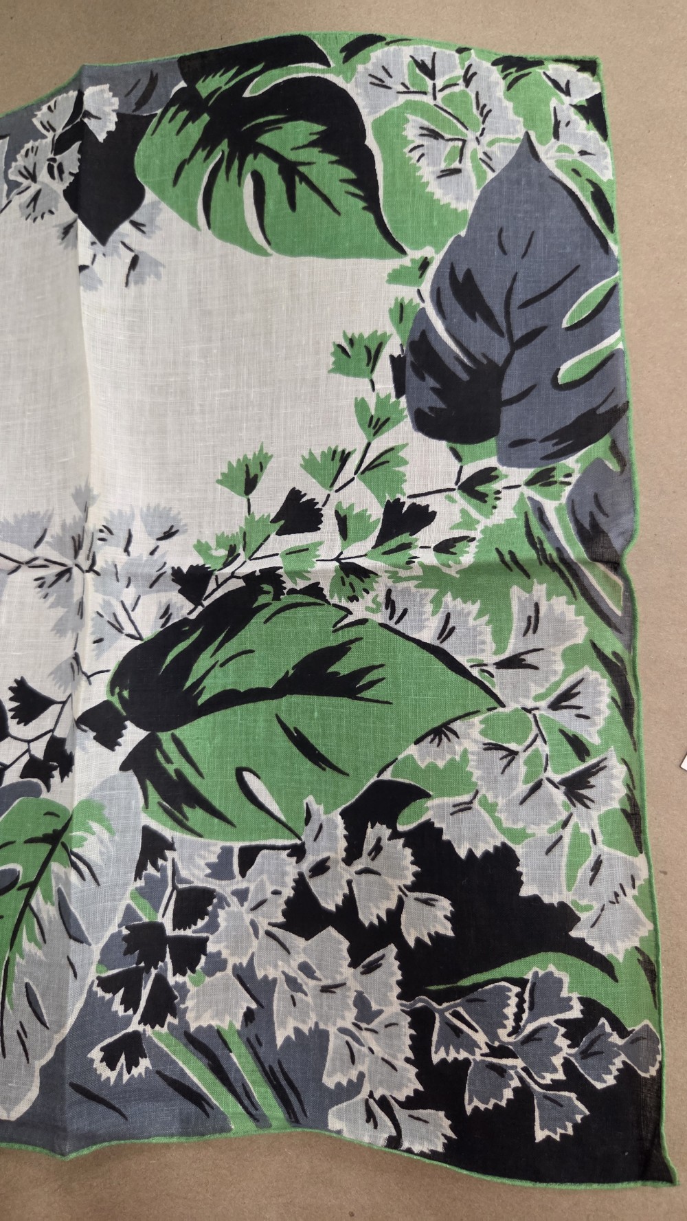 HK-786 printed green/black hankie