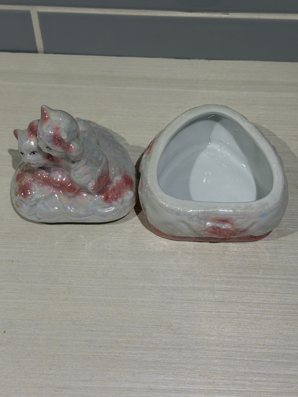 Vintage Iridescent Cuddling Cats Trinket Box 4’