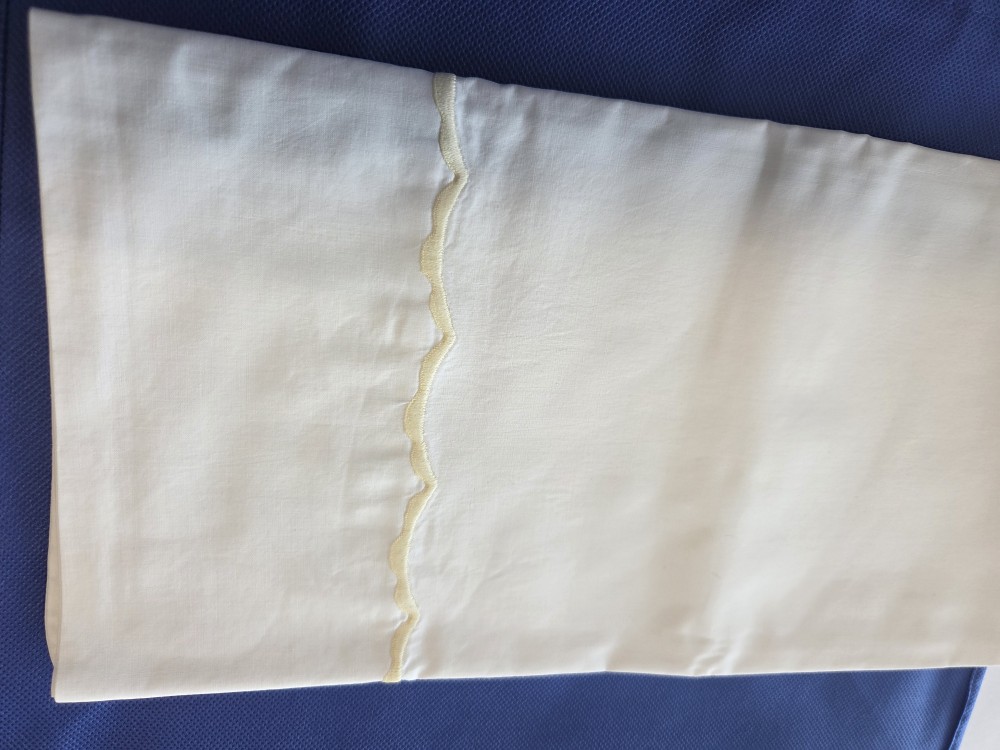 LN-1651 pair  pillowcases,  yellow scallops