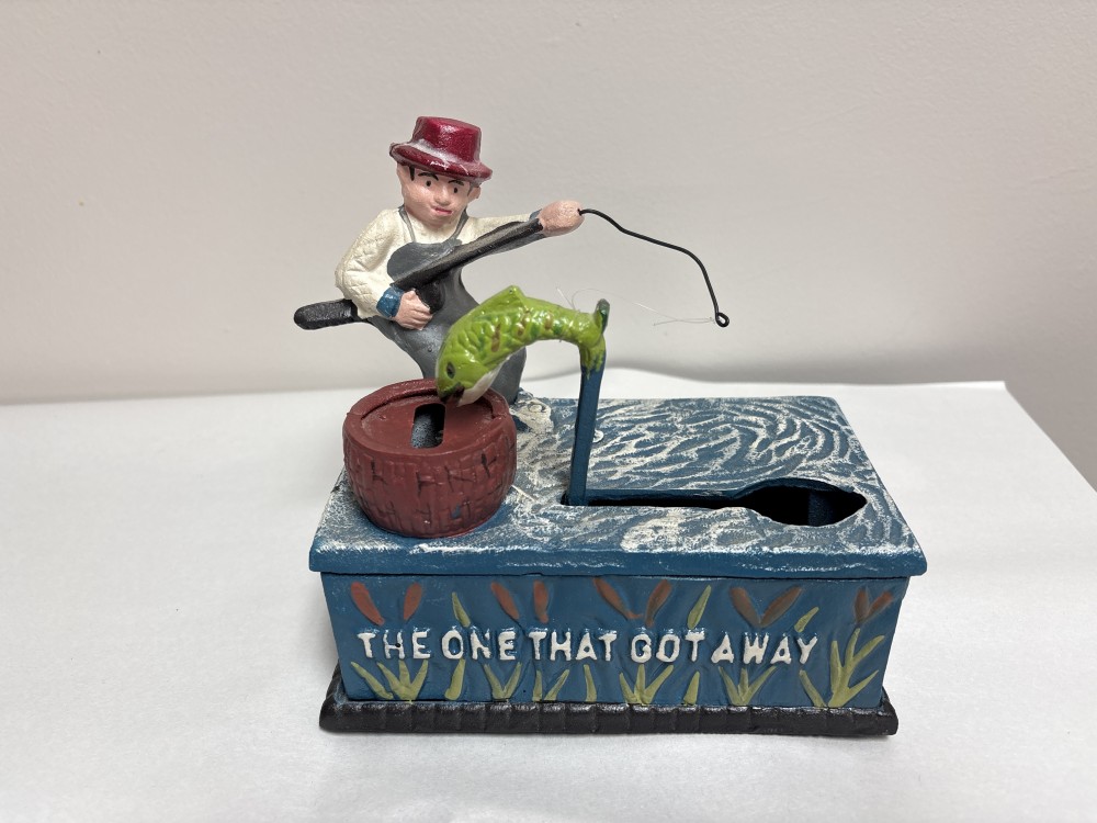 Cast Iron The One That Got Away Fishing Bank As-is