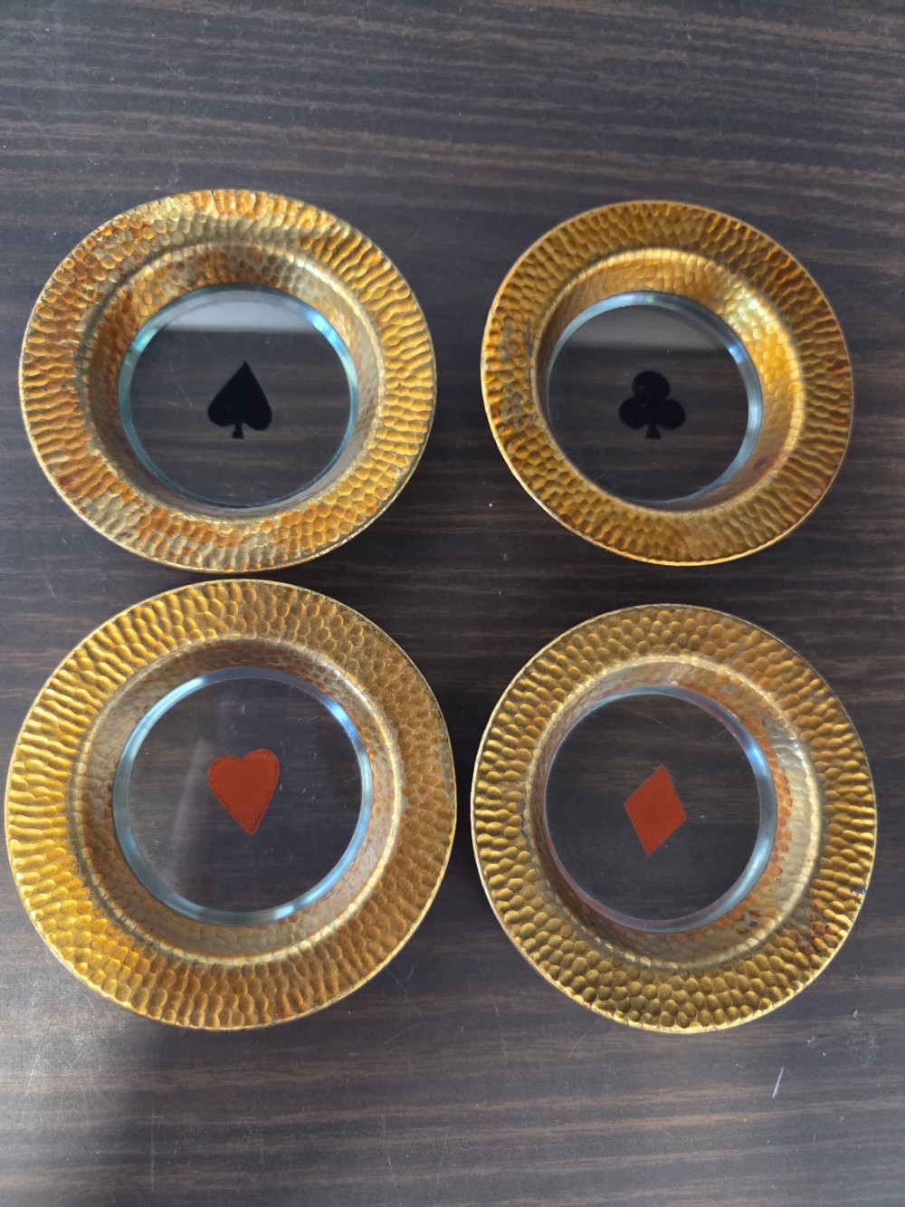 DO-1597 4 retro ashtrays, card suit design