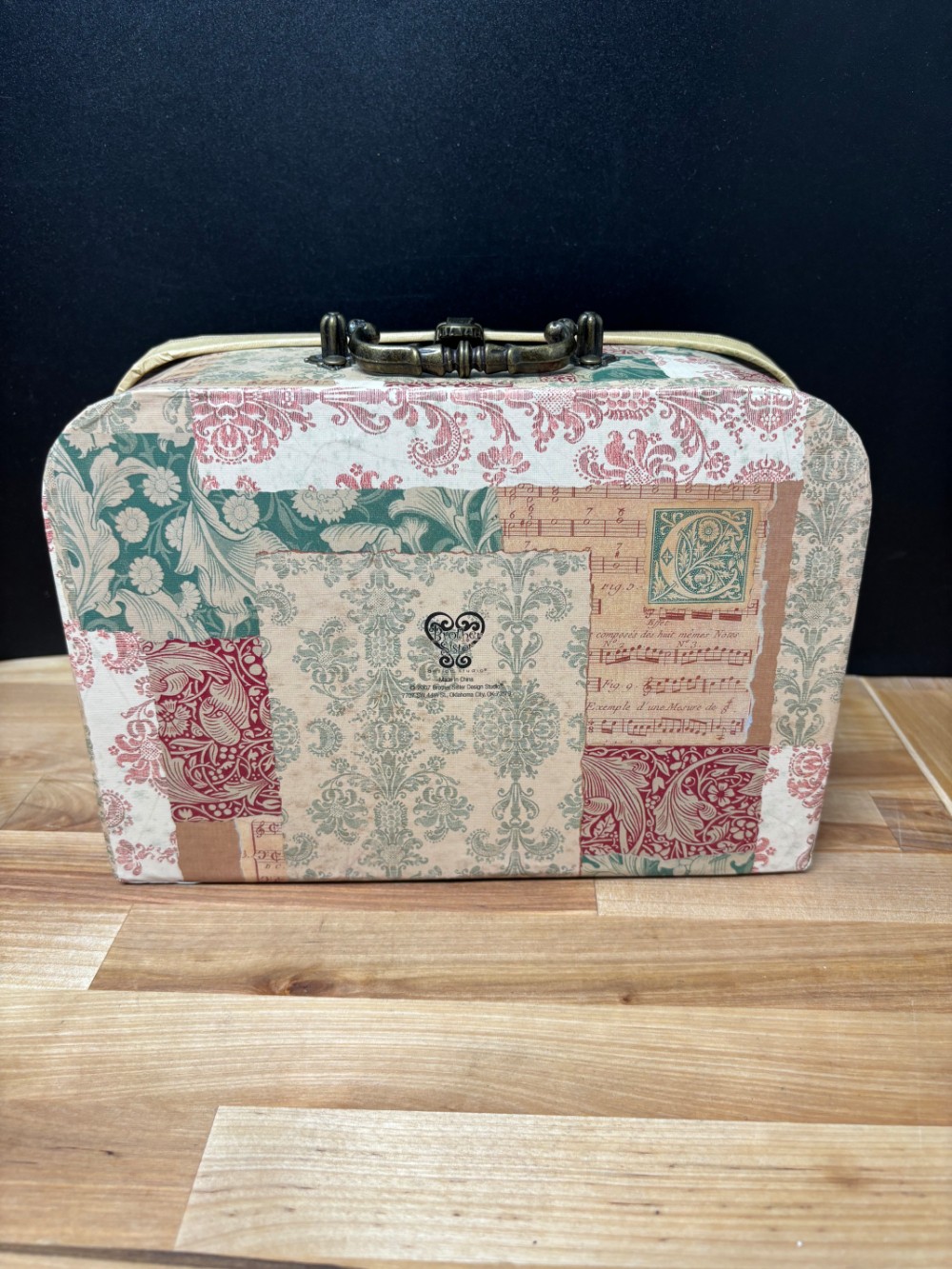Brother Sister Design Studio Christmas Decorative Suitcase Box Nativity Angels 2007
