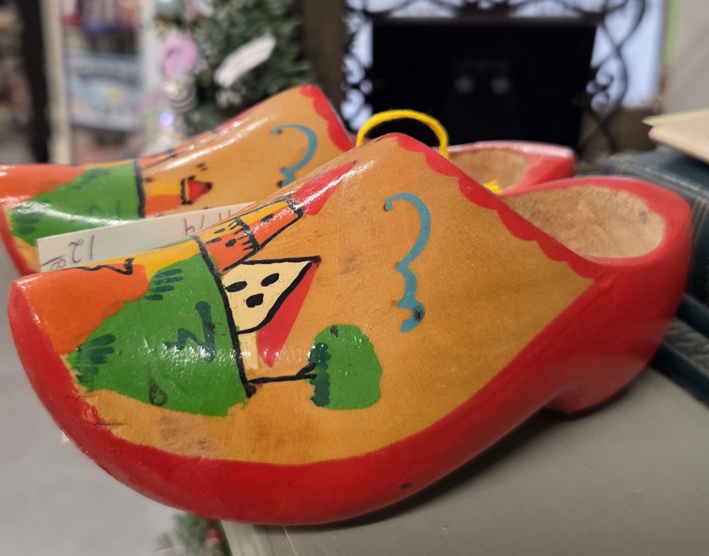 DO-1174 Pair Vtg Wood Dutch Shoes