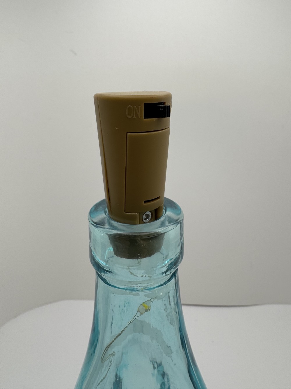 TURQUOISE TRIANGLE BOTTLE WITH LIGHTS
