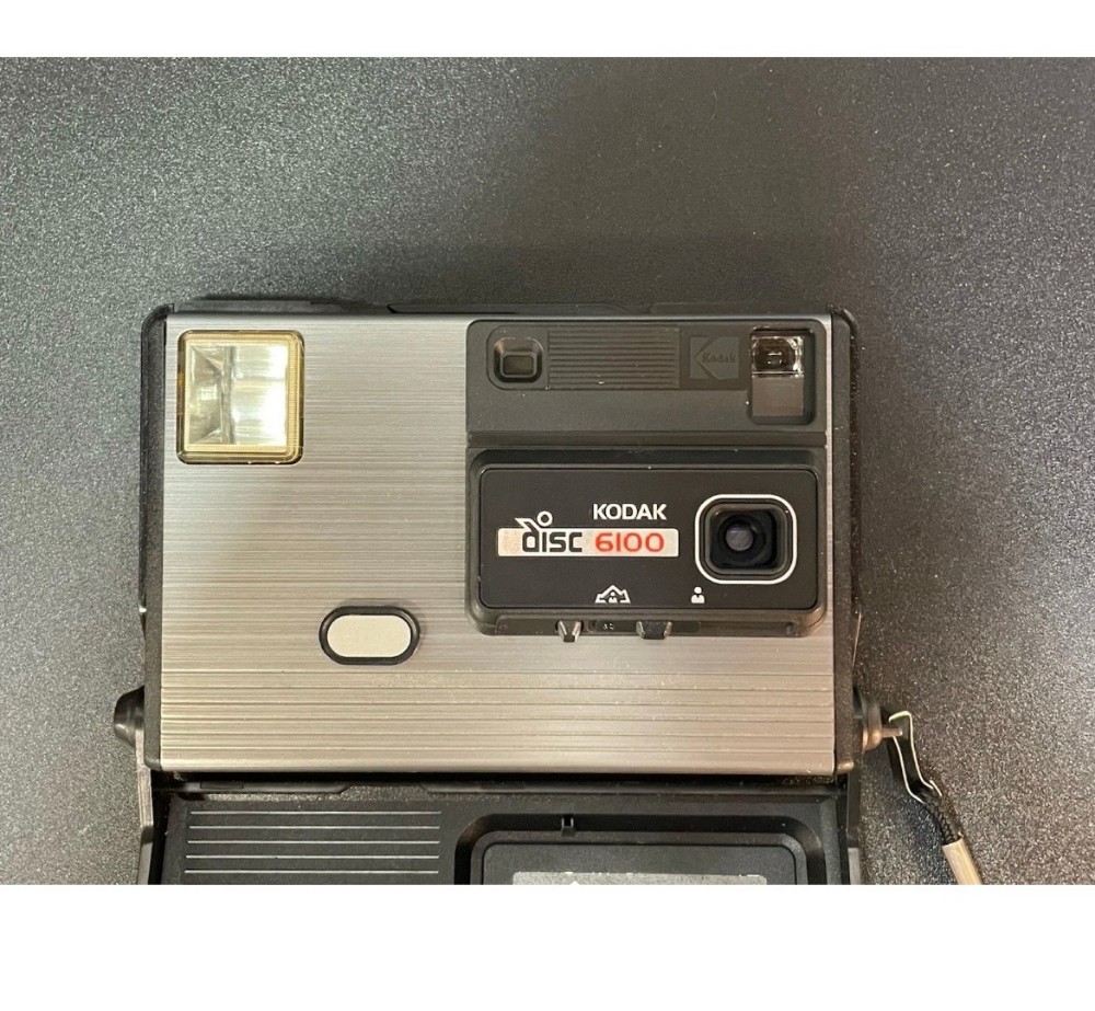 Camera Kodak Disc 6100 1982 Disc Film Camera Close-Up Lens with Wrist Strap