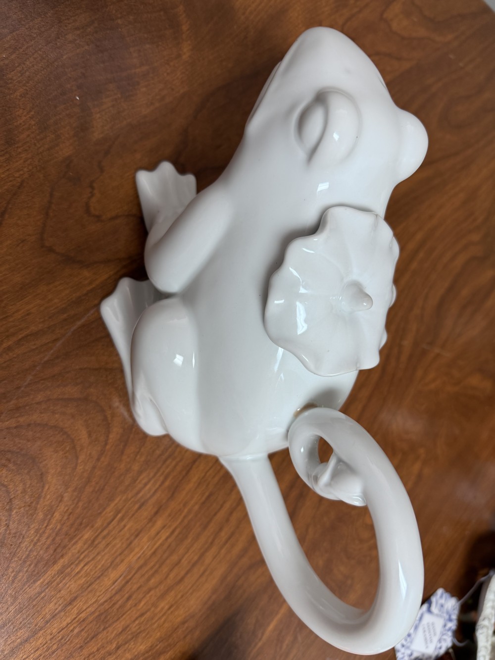 London pottery, frog pitcher guc