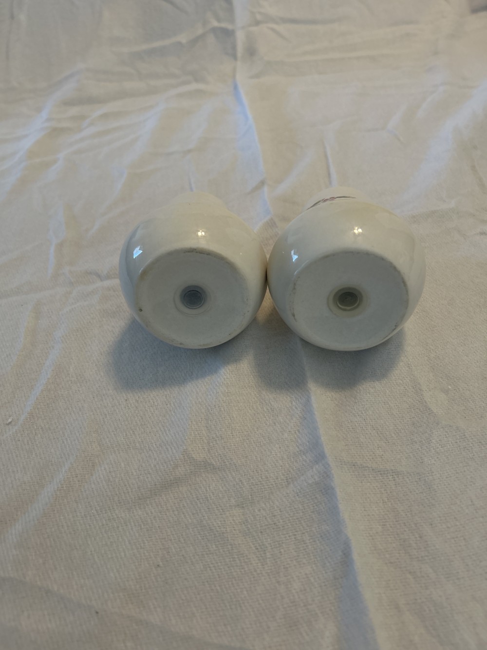 Vintage Holiday Holly Leaves And Berries Salt And Pepper Shakers - excellent condition - see pics