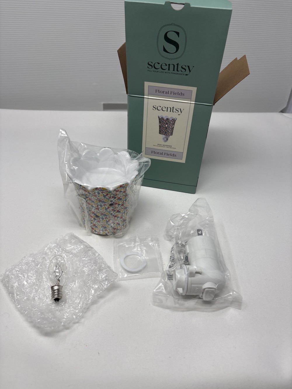 Scentsy Mini Warmer “Floral Fields”