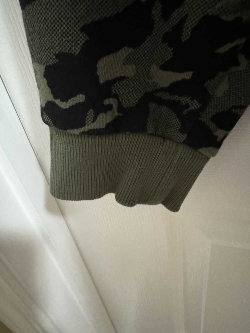 MENS UNDER ARMOUR  CAMO HOODY, CAROLINA