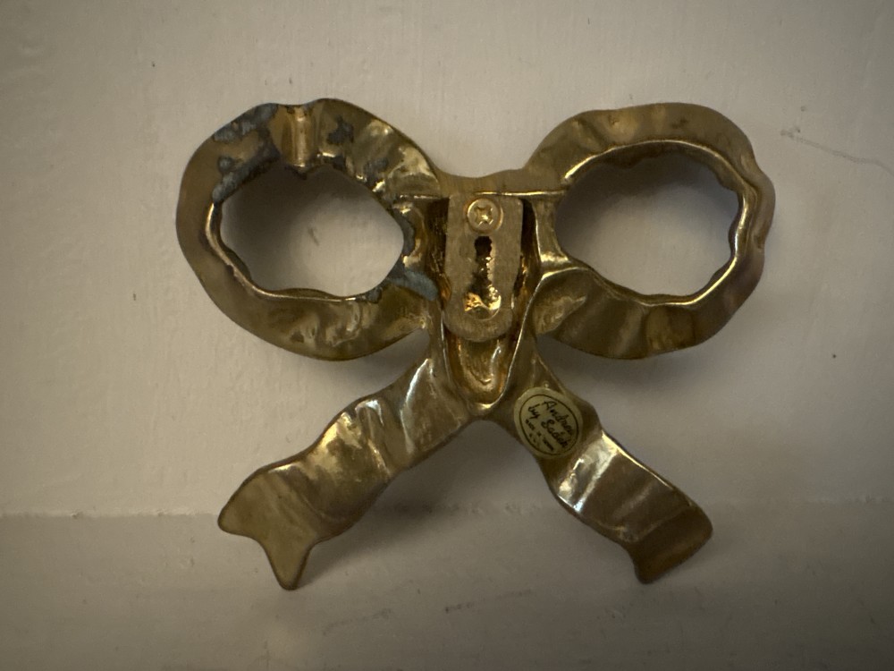 Brass Ribbon Bow Wall Hook, Wall Mounted Keyhole Mount, 4 in Wide