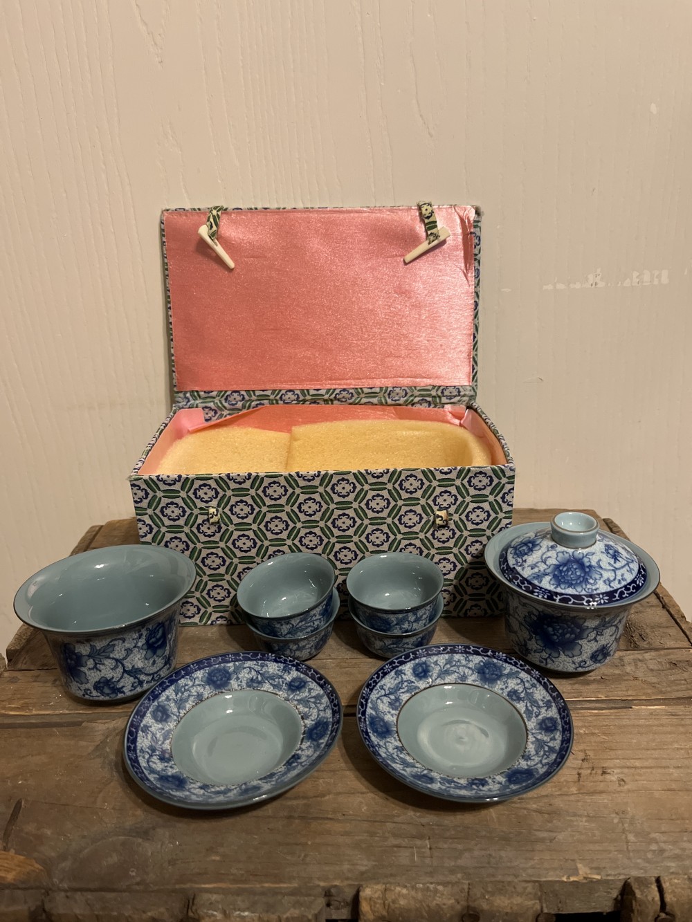 Vtg Chinese Gongfu tea set w/ box