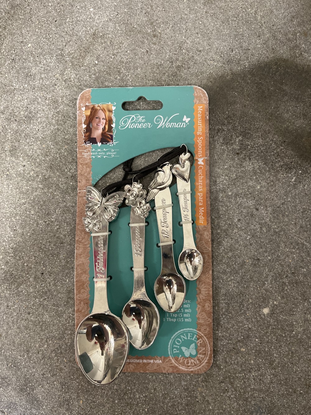 Pioneer Woman measuring spoons