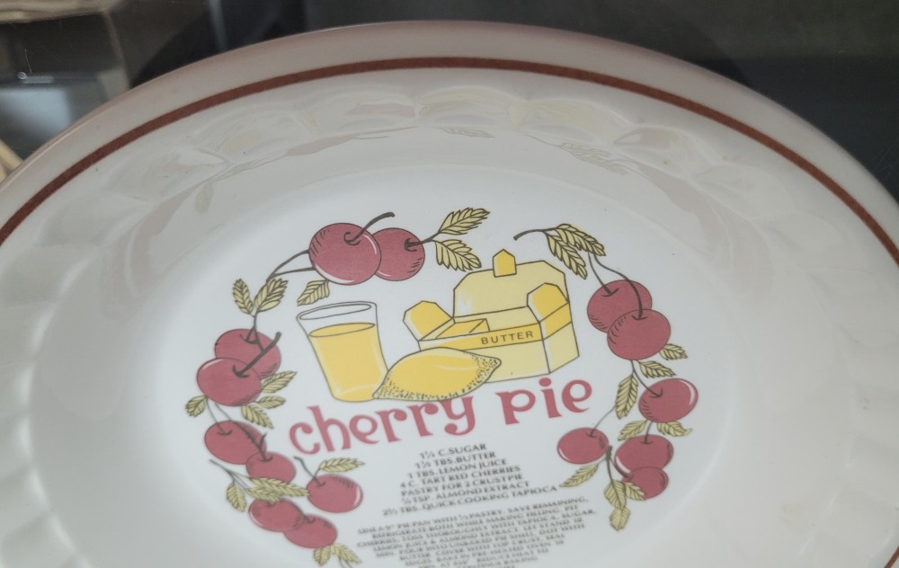 VTG Hankook Cherry Pie Plate