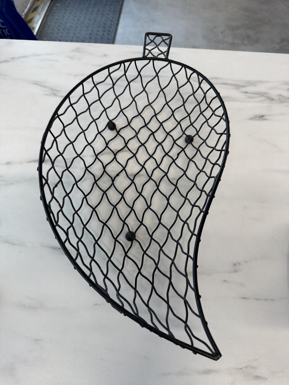 Metal wire basket, leaf