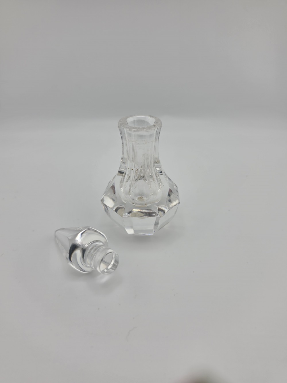 VTG Oneida Leaded Crystal Perfume Bottle and Stopper