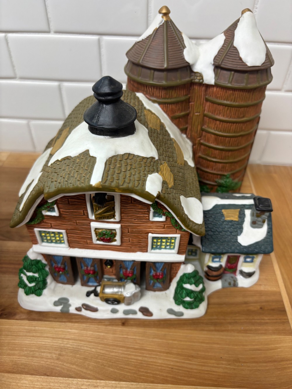 Christmas Village Farm House Carole Towne Dairy 2002 Lighted Lemax