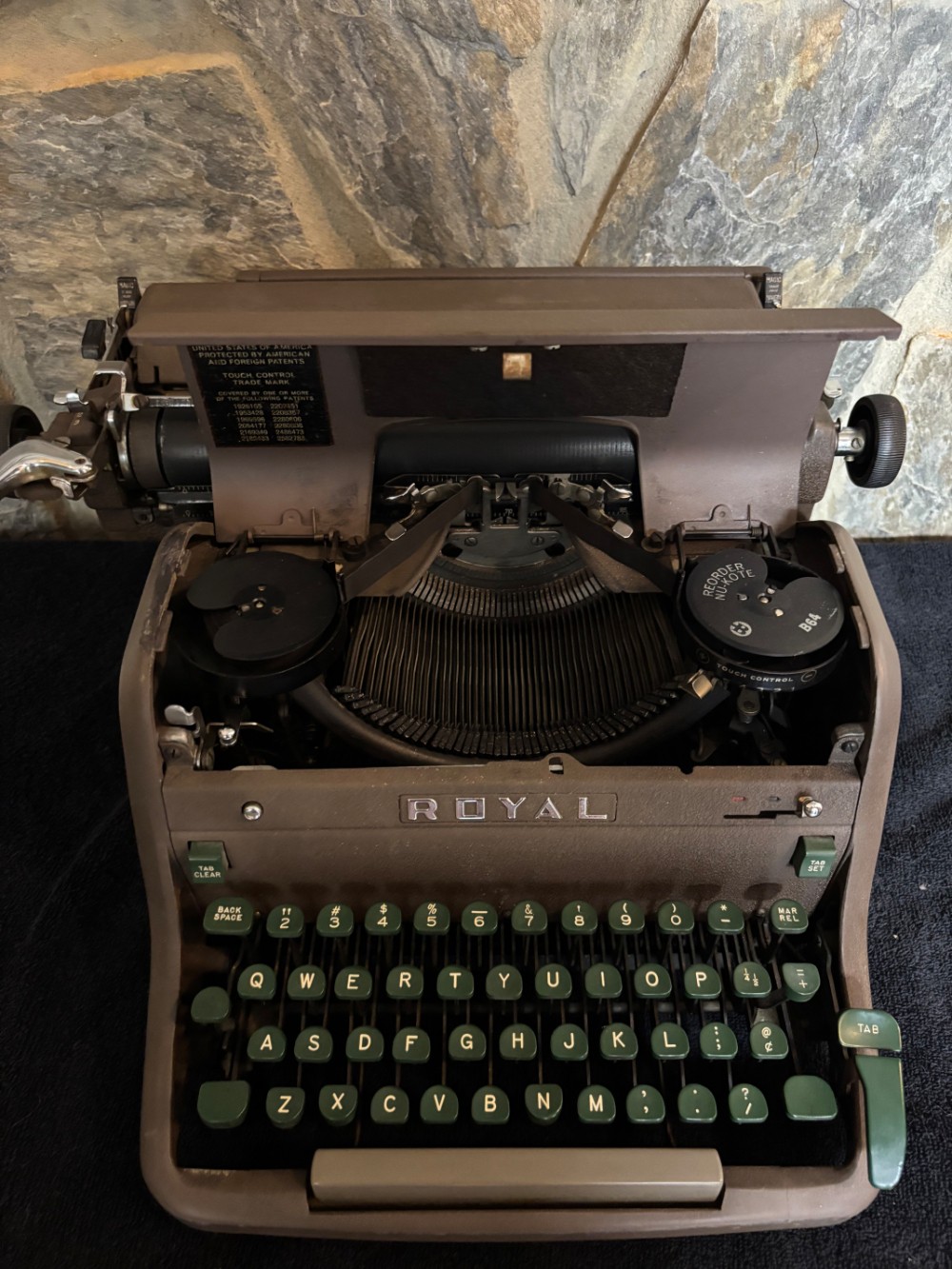 Typewriter Royal HH Standard Office Manual Typewriter Brown Green Keys 13