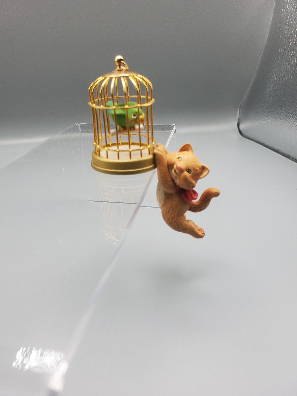 Hallmark ornament Mischievous Kittens year 2000