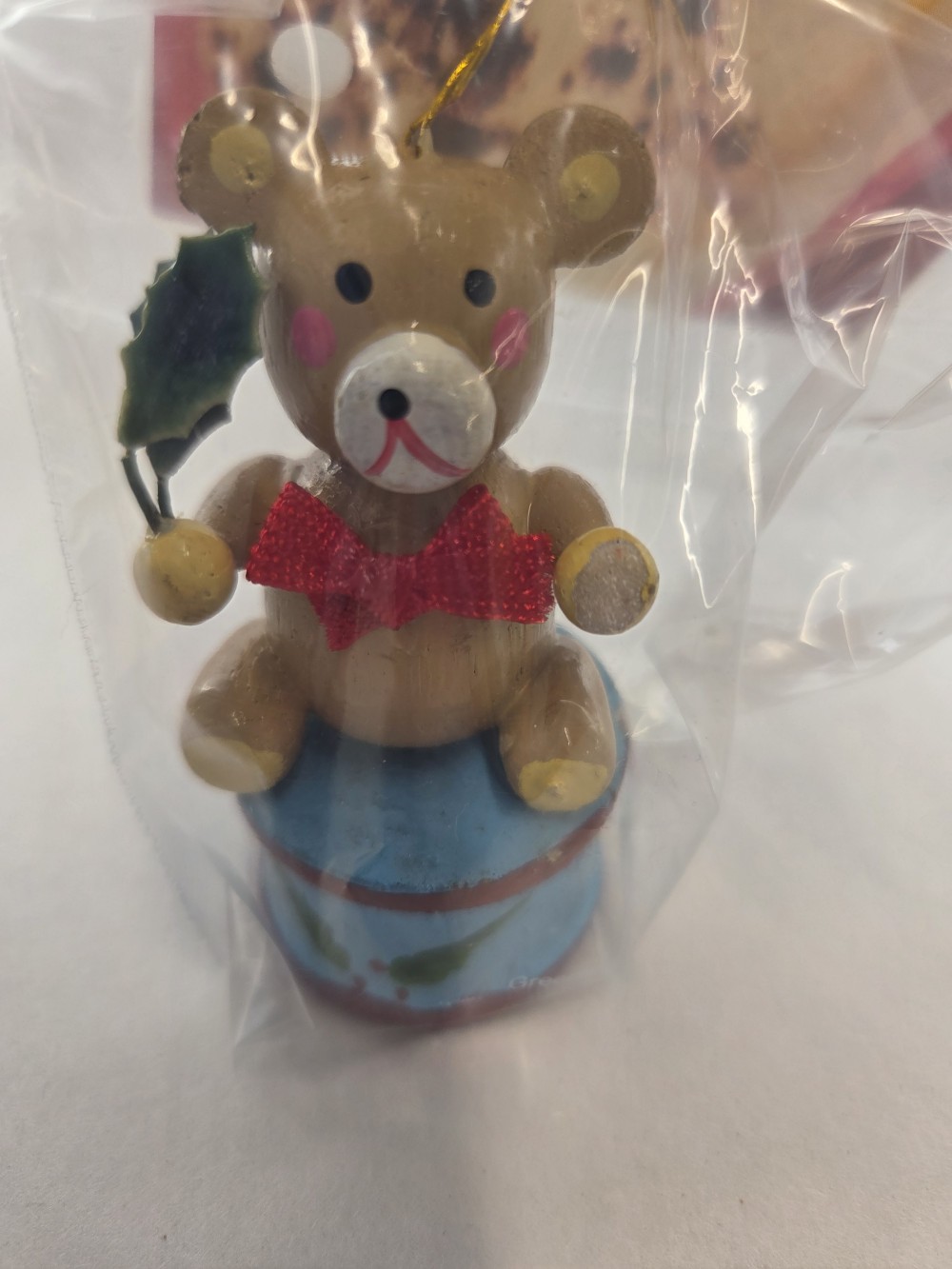 DO-1615 vintage wood bear on blue drum