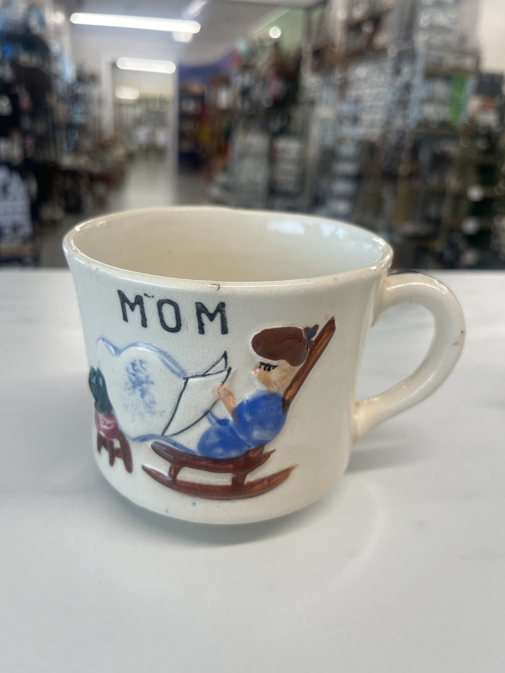 Vtg hand painted “Mom” mug