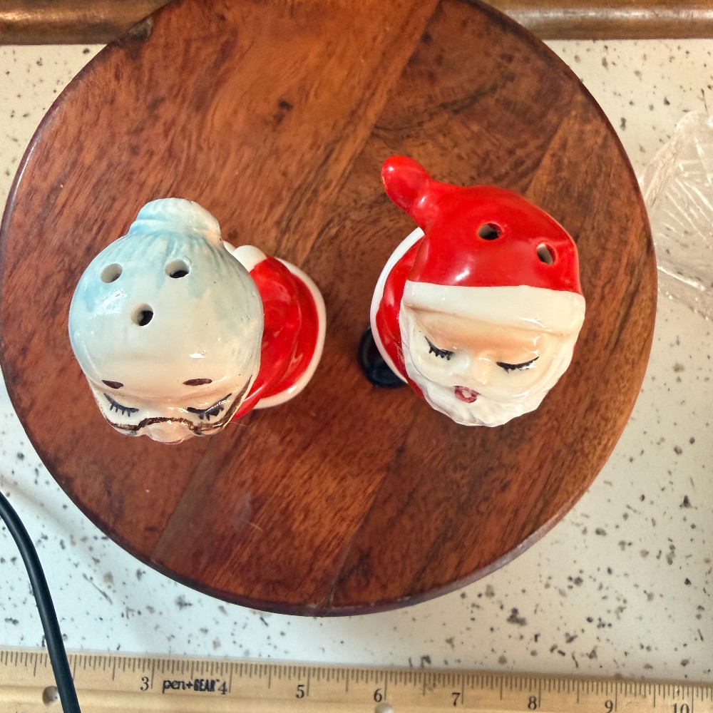 Kissing Santa and Mrs. Claus Salt and Pepper Shakers - DANA