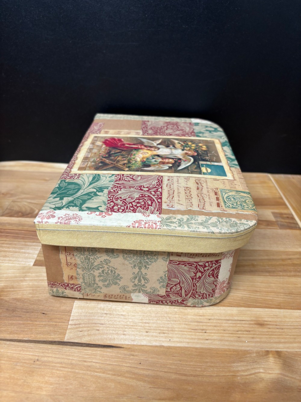Brother Sister Design Studio Christmas Decorative Suitcase Box Nativity Angels 2007