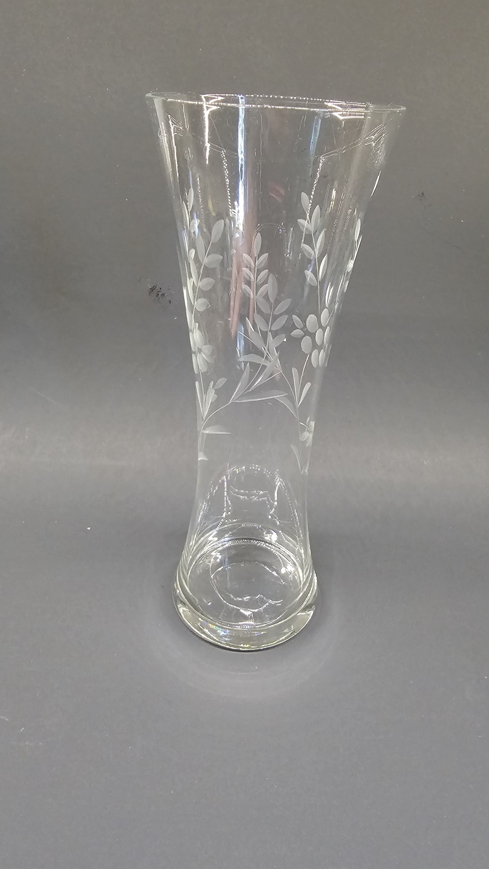 Libby vintage clear etched glass vase 8 1/5