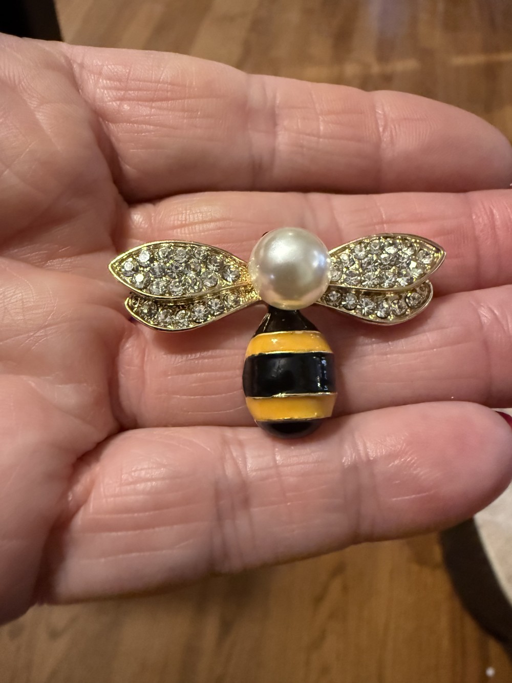 Brooch Pin-Bee w Pearl Center and Rhinestone Wings