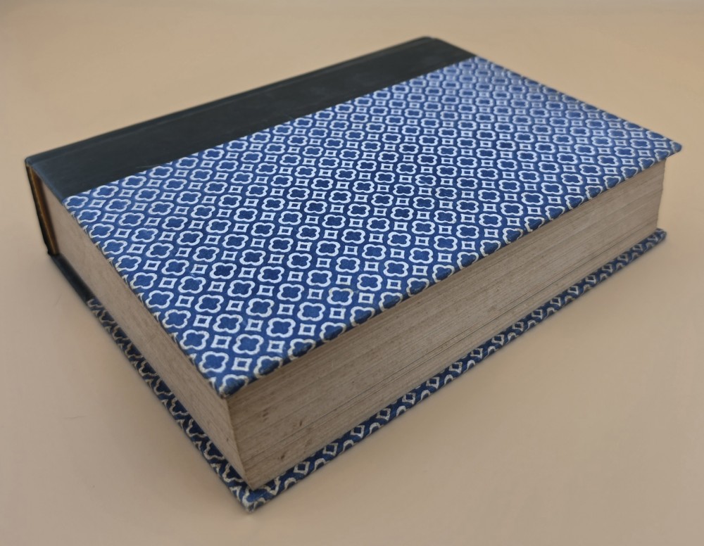 1982 Readers Digest Book Blue and White
