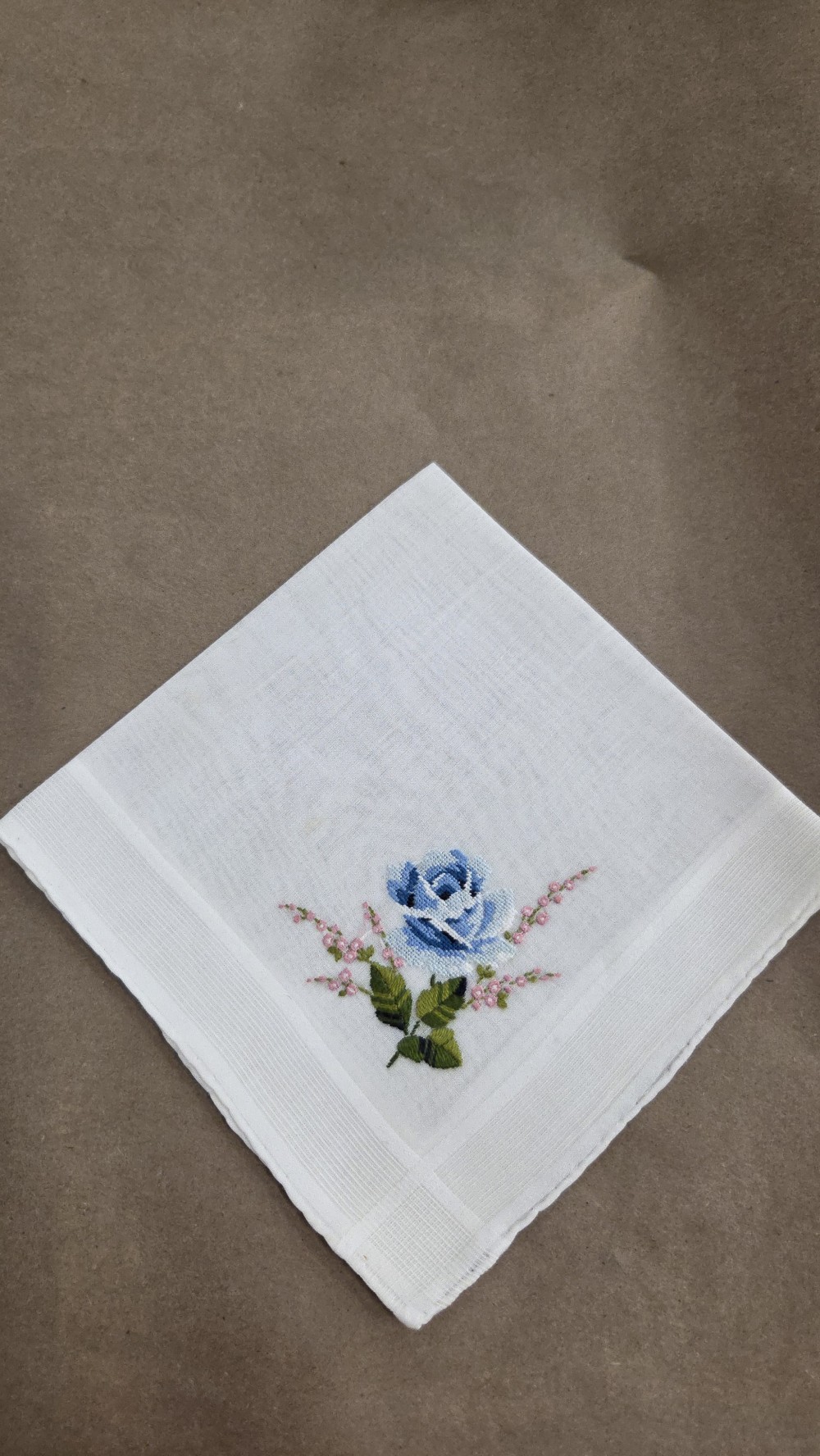 HK-788 off white cross stitched rose