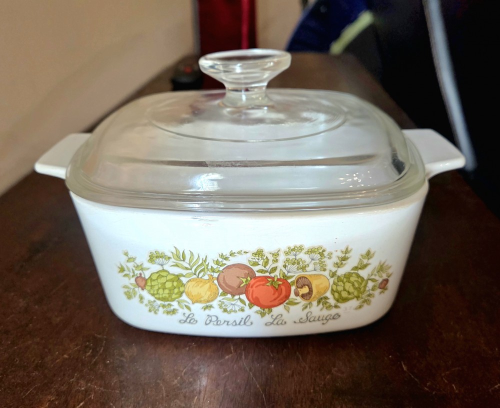 VTG Corning Ware 1 1/2 Qt Dish- As Is
