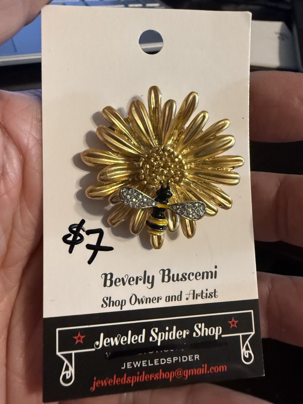 Brooch Pin - Flower w Landed Bee