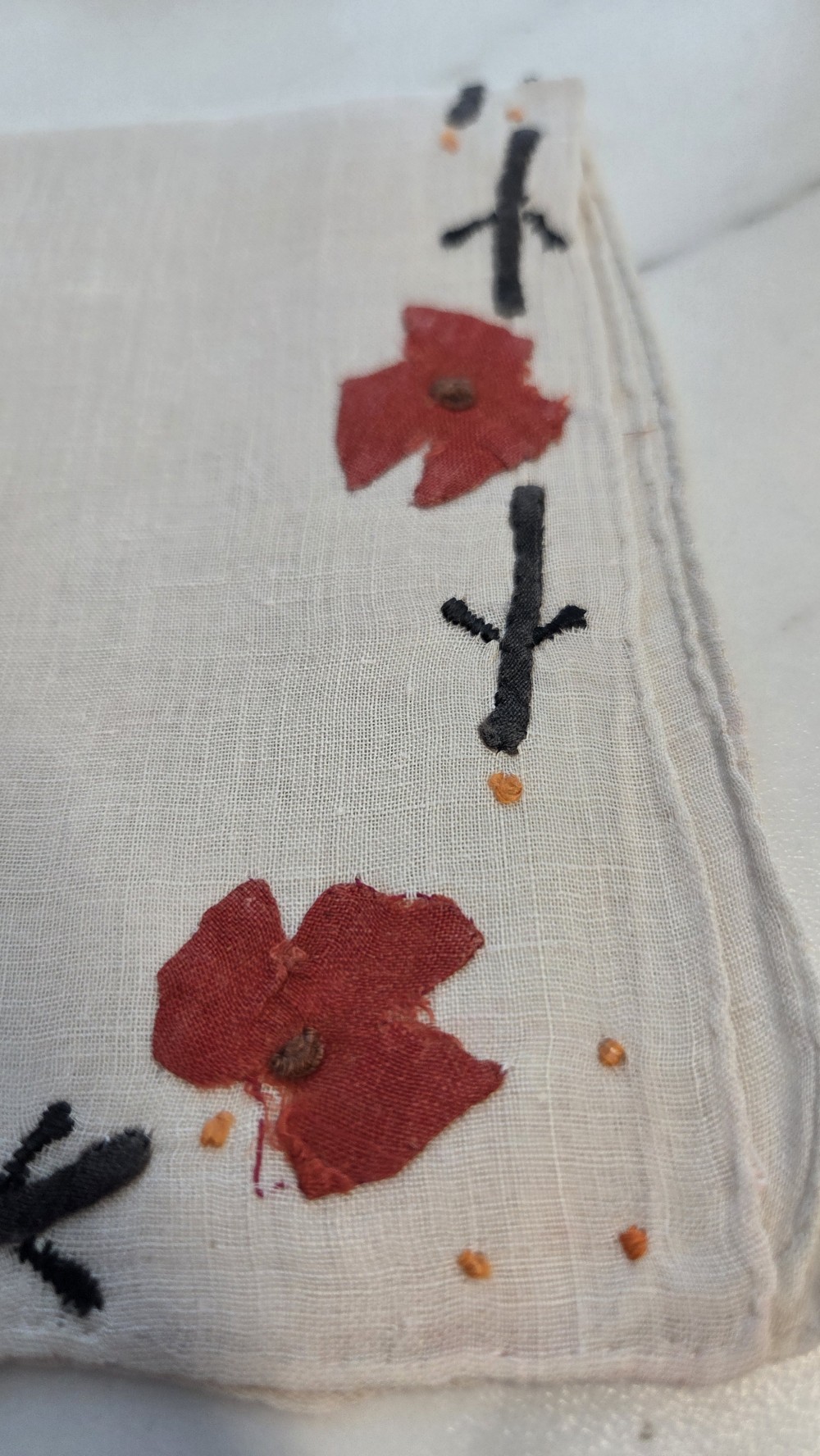HK-825 vtg beige hankie, rust flower