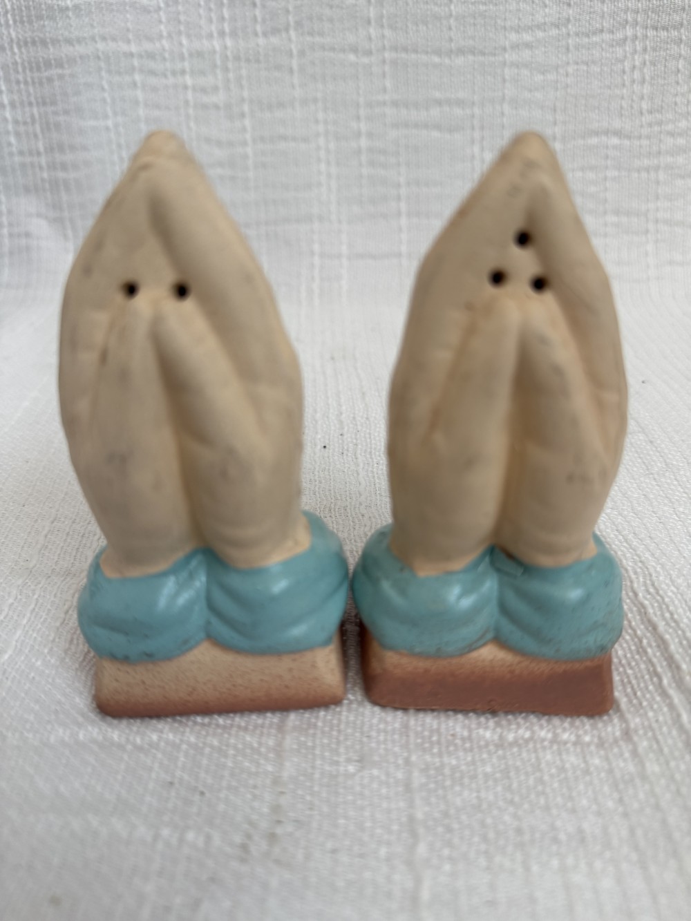 POTTERY SALT & PEPPER, PRAYING HANDS, TURQ/CREME