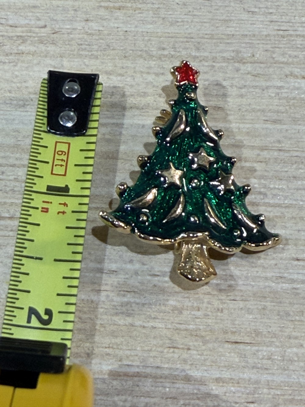 VTG Green Enamel Christmas Tree Brooch with Red Star