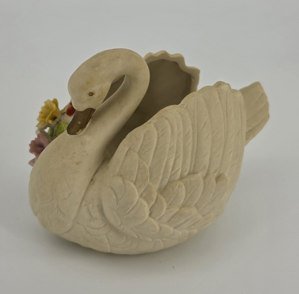 VTG Capodimonte Swan Planter with Flowers