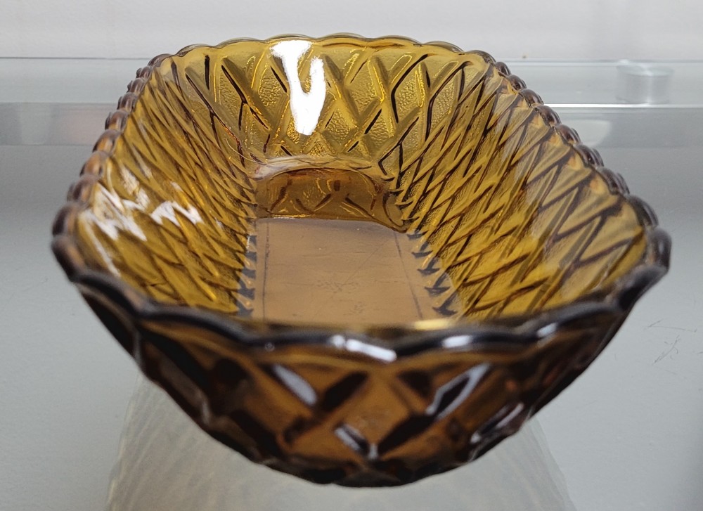 VTG Indiana Glass celery dish in Pretzel