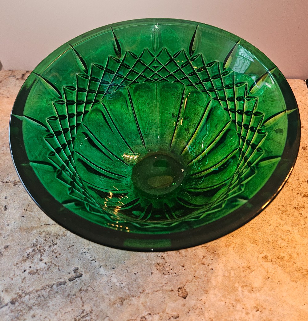 Marquis by Waterford emerald green crystal bowl