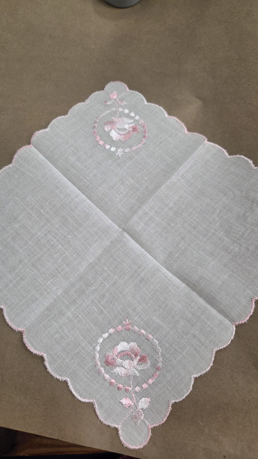 HK-783 white hankie,  pink rose