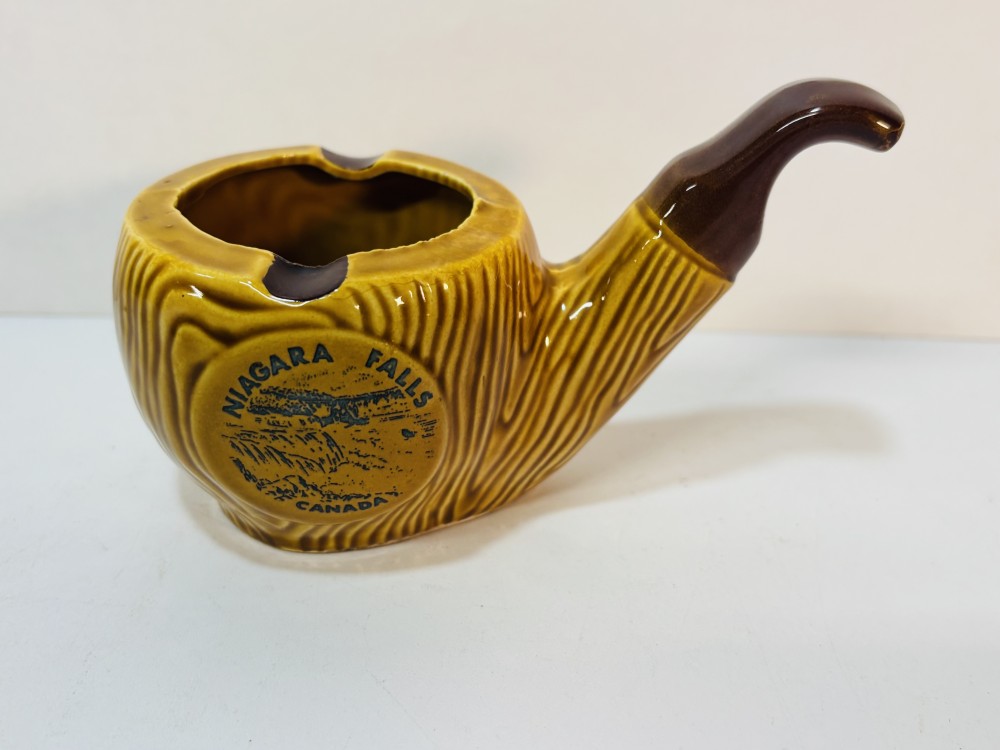 Niagra Falls , Canada Vintage Souvenir Pipe Shaped Ashtray