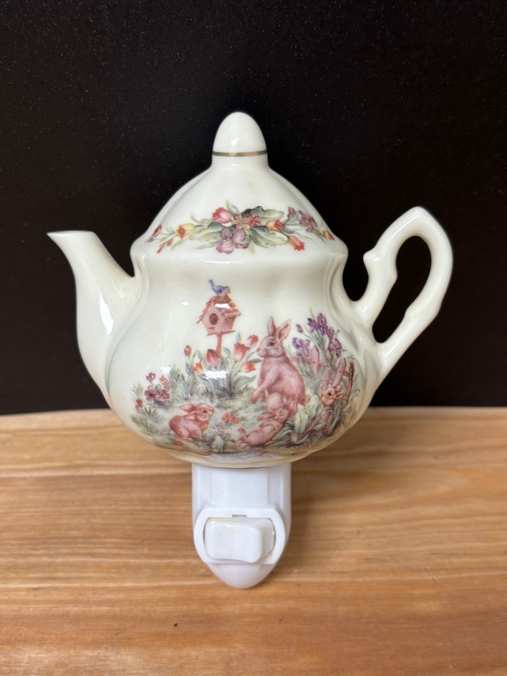 Vintage Ceramic Teapot Bunny Rabbit Plug-In Night Light with Box Cracker Barrel Cottage Decor