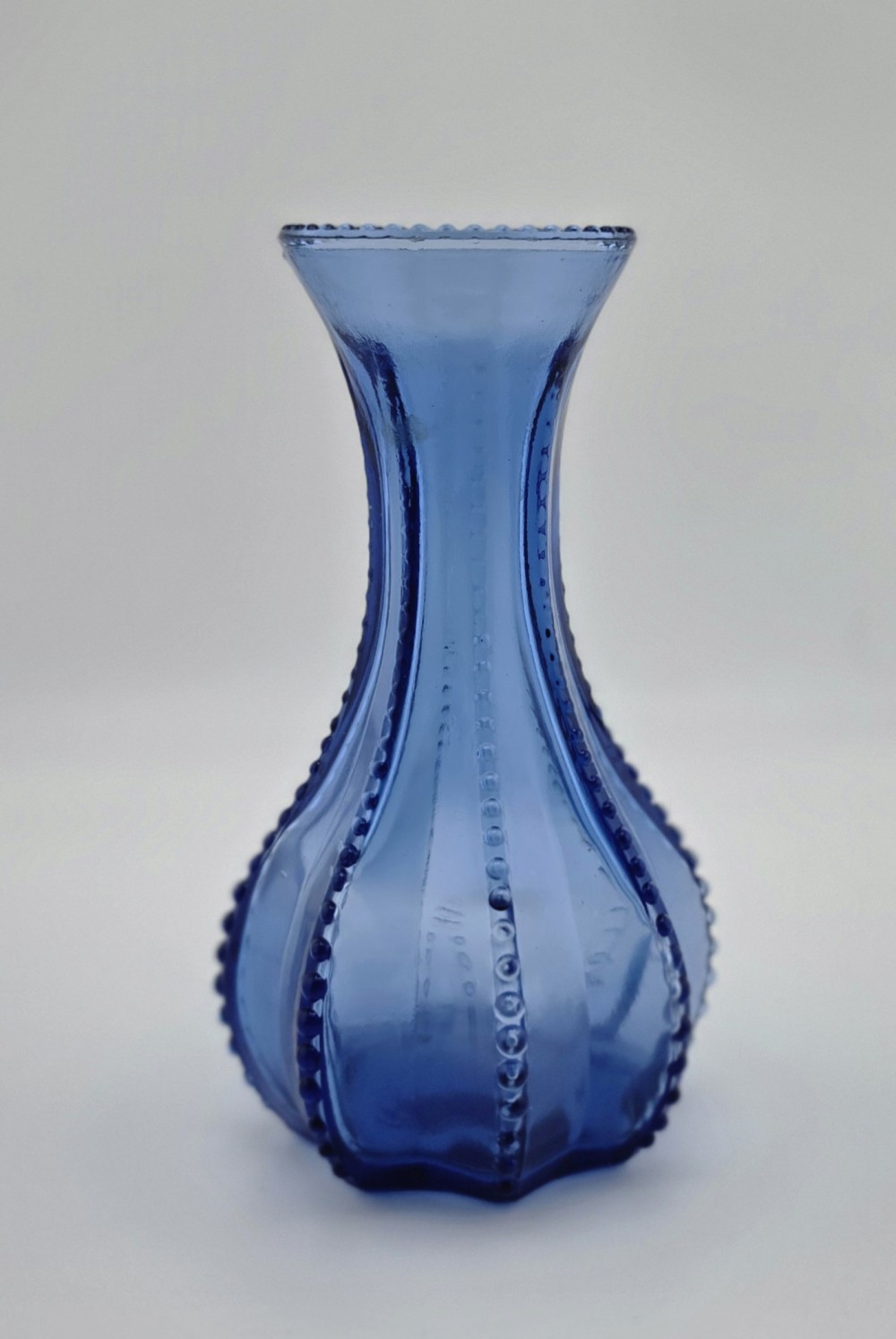 VTG 1940s Indiana Glass Cobalt Beaded Bud Vase