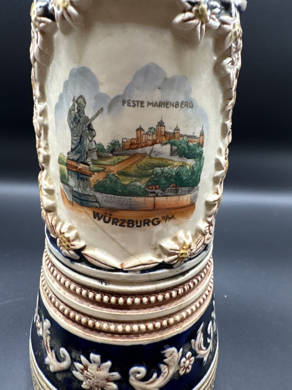 Hoehr German Style Relief Beer Stein 1/4 L ~7.5 in H